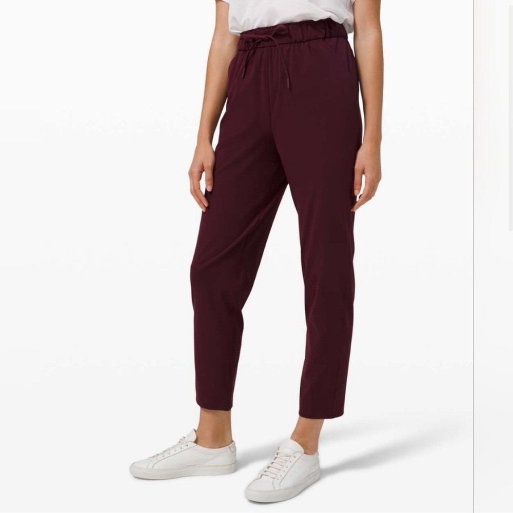 LULULEMON Keep Moving Pant 7/8 in Cassis size 4